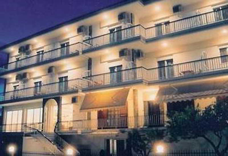 Iris Hotel Nea Kallikrateia Exterior foto